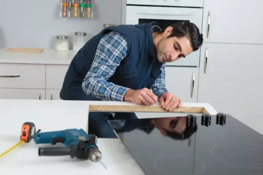Installation d'un four ou d'une plaque de cuisson